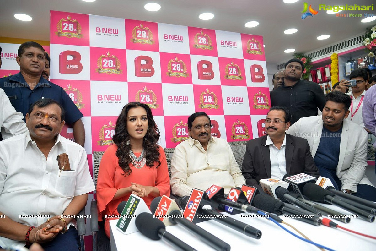 K.E. Krishna Murthy, Catherine Tresa inagurates B New Mobile Store in Kurnool