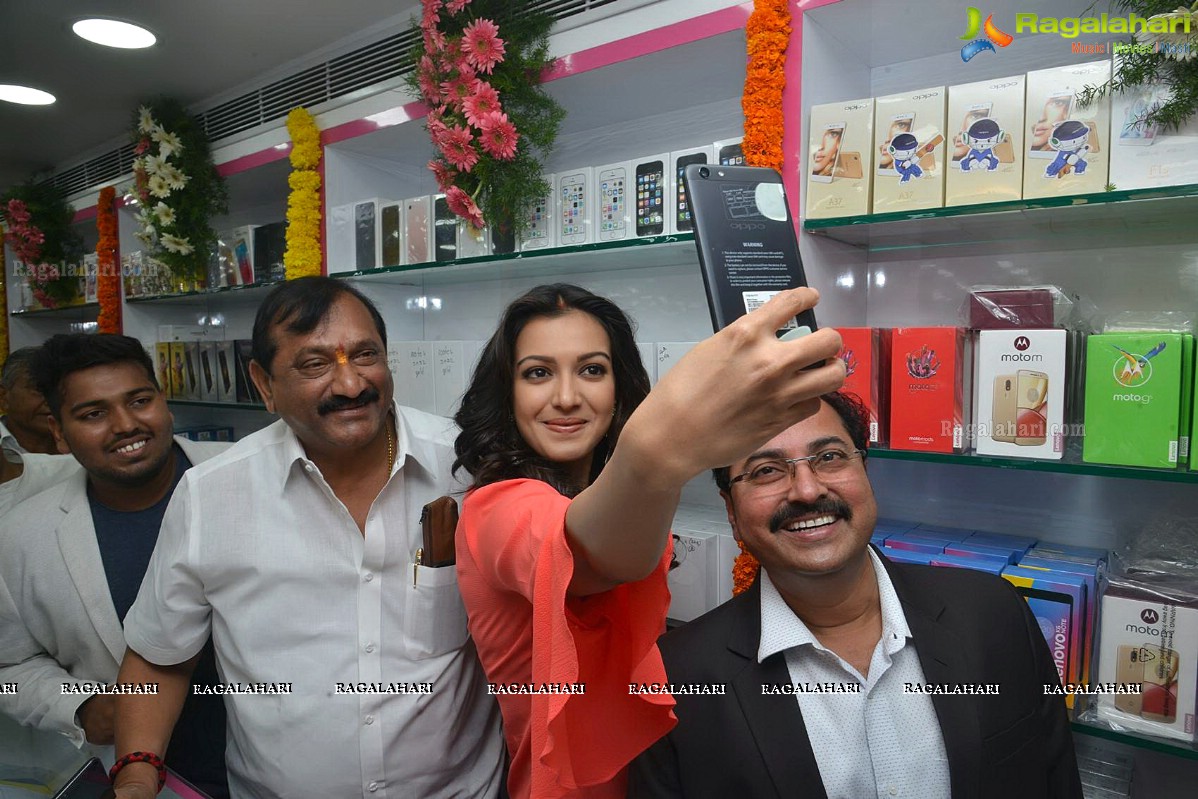 K.E. Krishna Murthy, Catherine Tresa inagurates B New Mobile Store in Kurnool