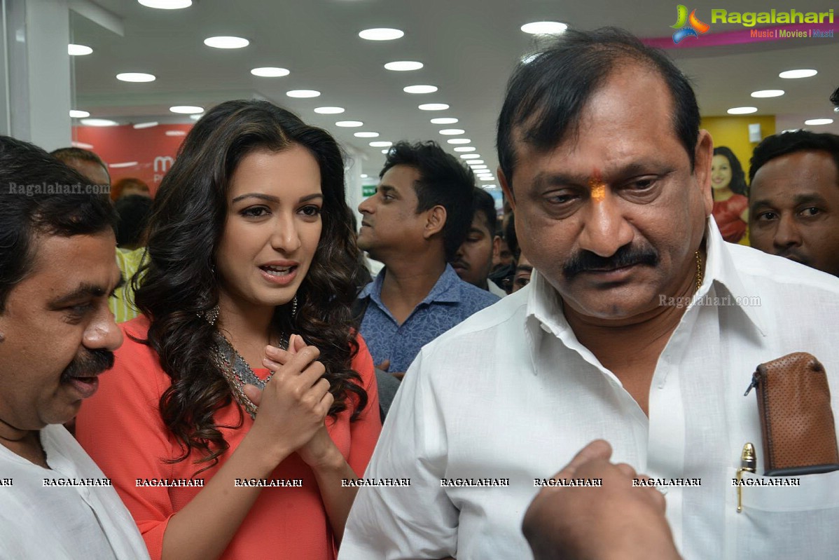 K.E. Krishna Murthy, Catherine Tresa inagurates B New Mobile Store in Kurnool