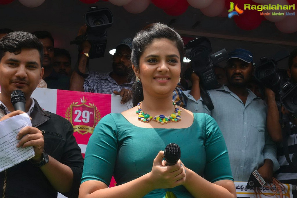 Catherine Tresa and Sree Mukhi launches B New Mobile Store at Guntur