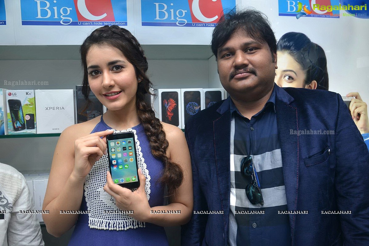 Raashi Khanna inagurates Big C Mobile Store in Guntur