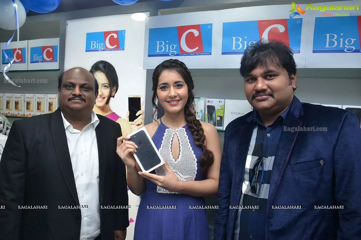 Raashi Khanna inagurates Big C Mobile Store in Guntur
