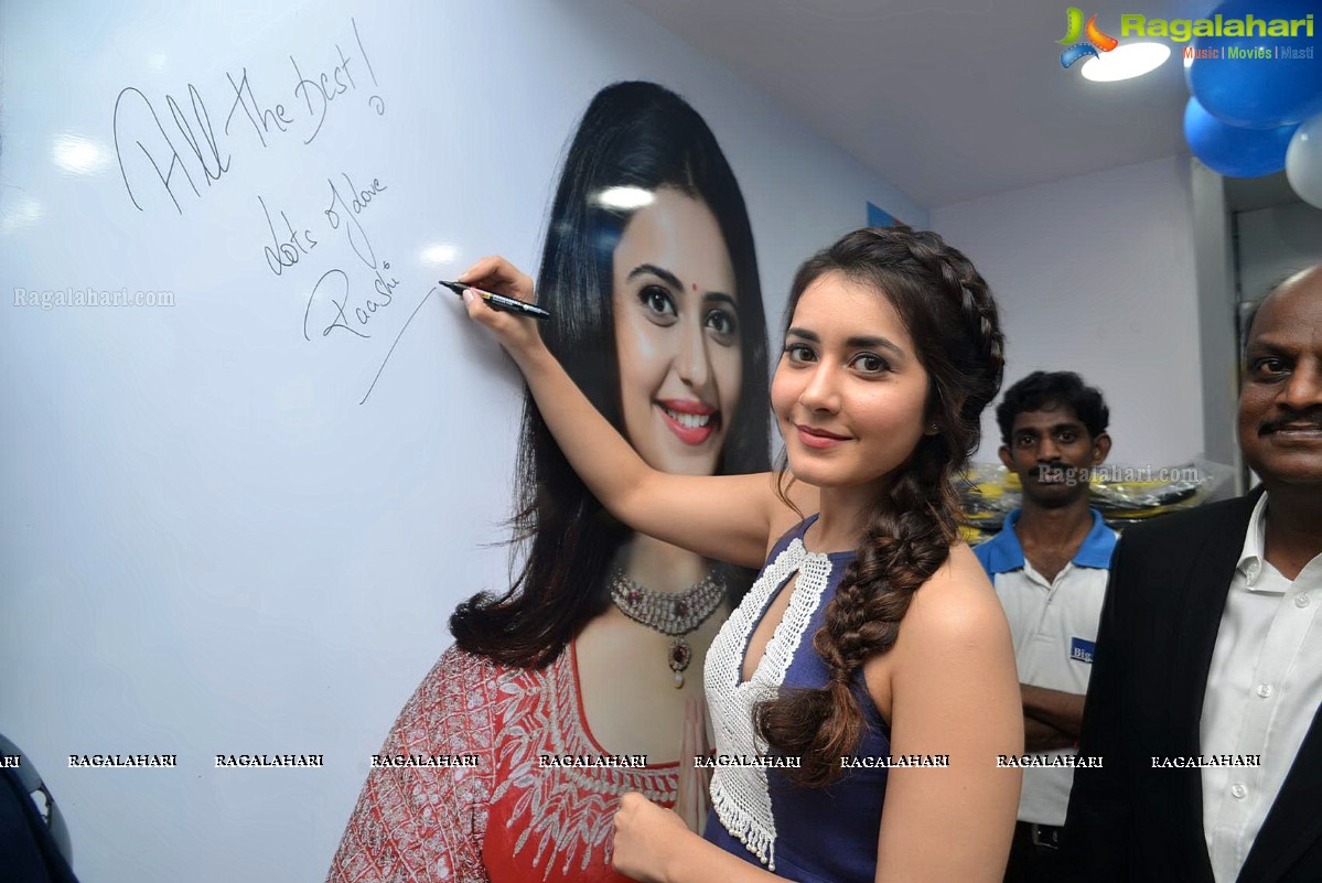 Raashi Khanna inagurates Big C Mobile Store in Guntur