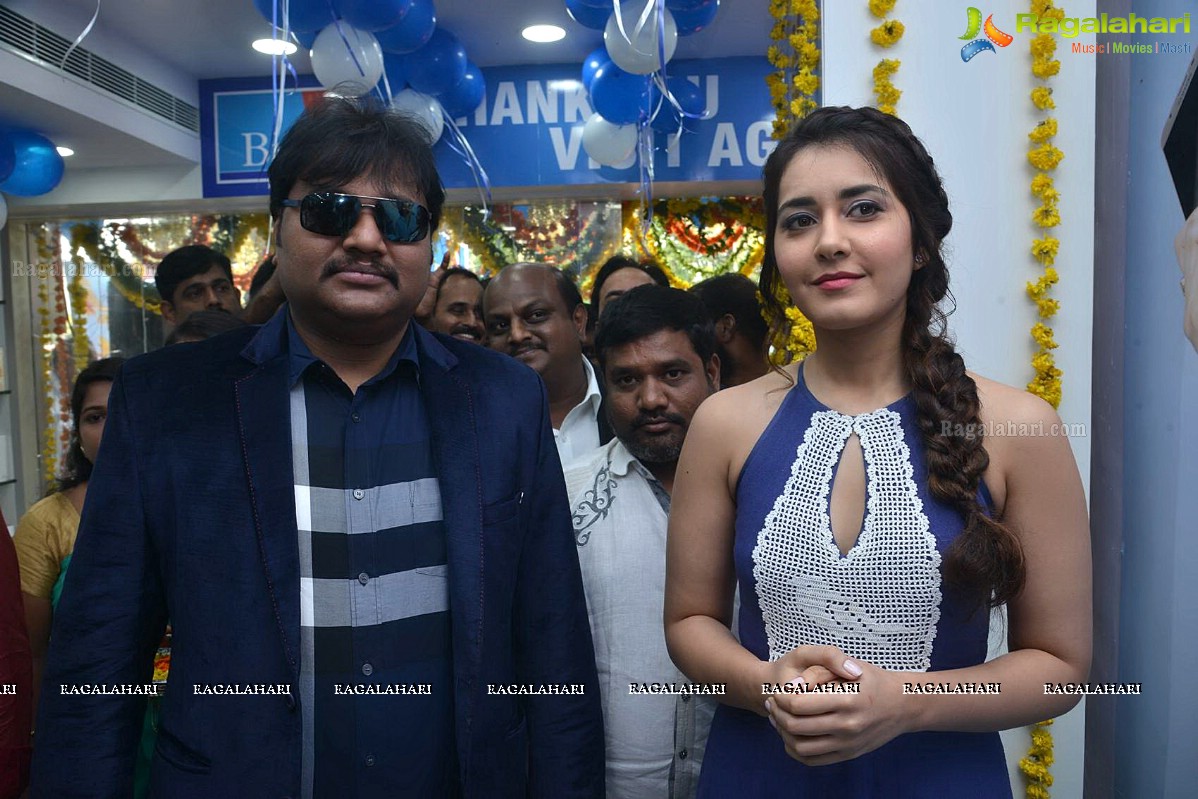 Raashi Khanna inagurates Big C Mobile Store in Guntur