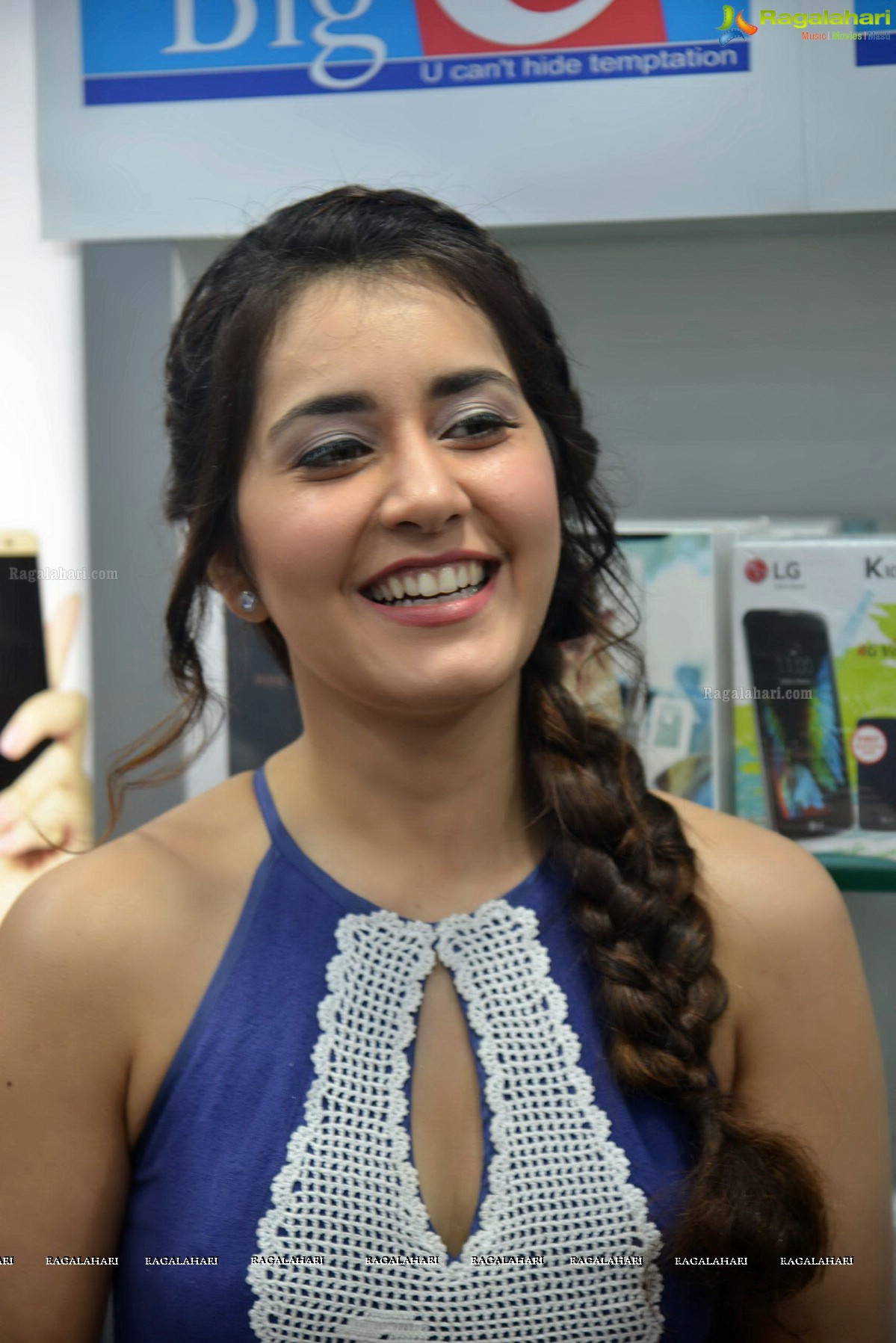 Raashi Khanna inagurates Big C Mobile Store in Guntur