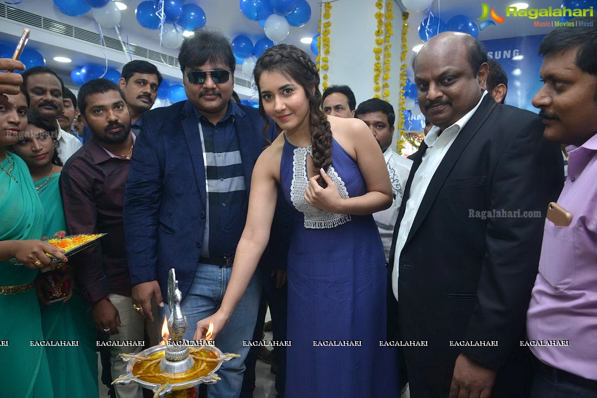 Raashi Khanna inagurates Big C Mobile Store in Guntur