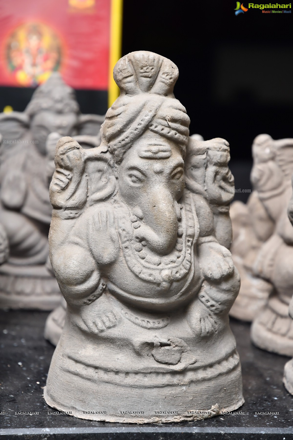 Celebrity Secrets to Distibute Eco-Friendly Ganesh Idols