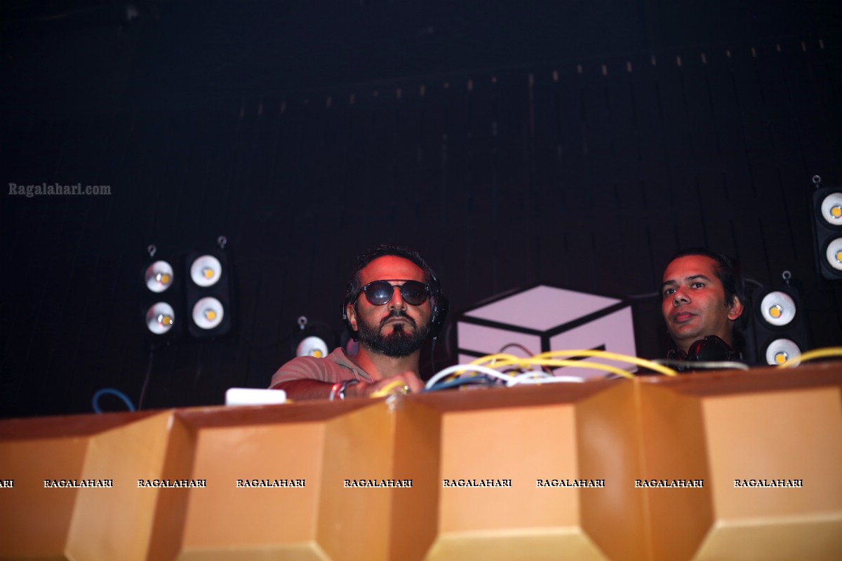 Dance Republic with Nikhil Chinapa-Rohit Barker at Block 22