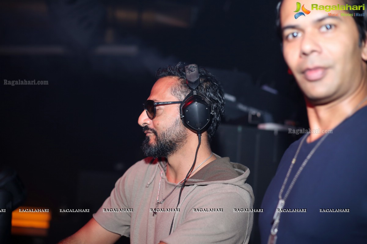 Dance Republic with Nikhil Chinapa-Rohit Barker at Block 22