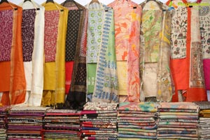 Aafia Bhardwaj inaugurates Indian Silk Expo