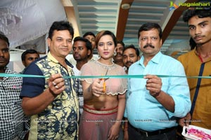 Aafia Bhardwaj inaugurates Indian Silk Expo