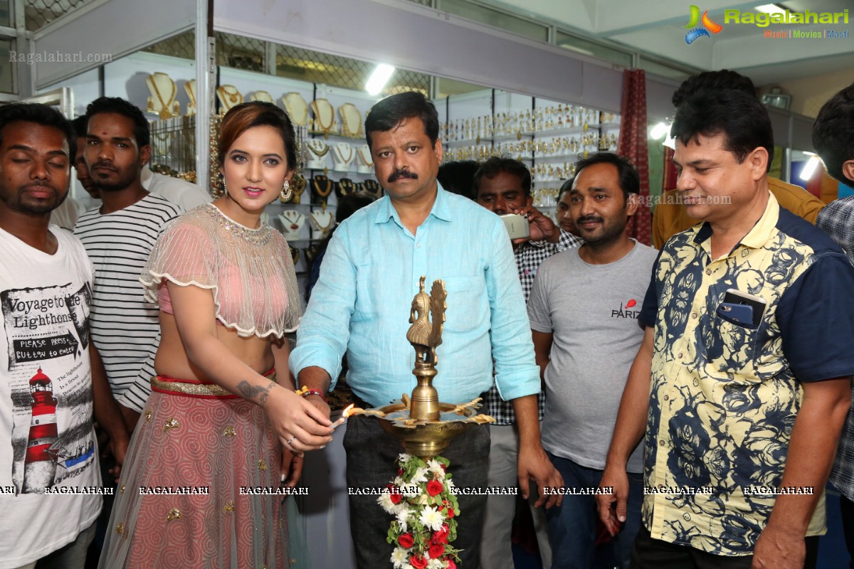 Indian Silk Expo inaugurated by actress Aafia Bhardwaj at Sri Satyasai Nigamagamam