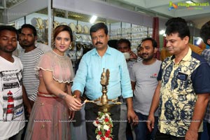 Aafia Bhardwaj inaugurates Indian Silk Expo