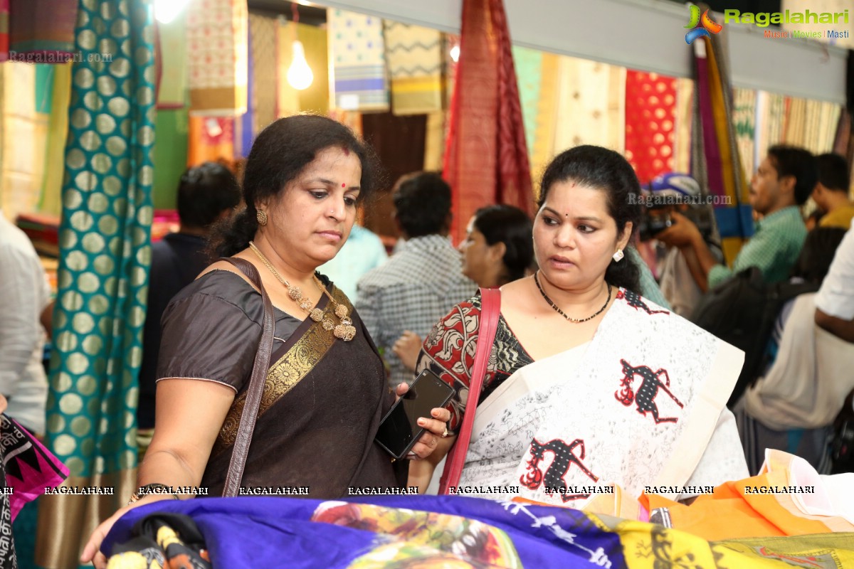 Indian Silk Expo inaugurated by actress Aafia Bhardwaj at Sri Satyasai Nigamagamam