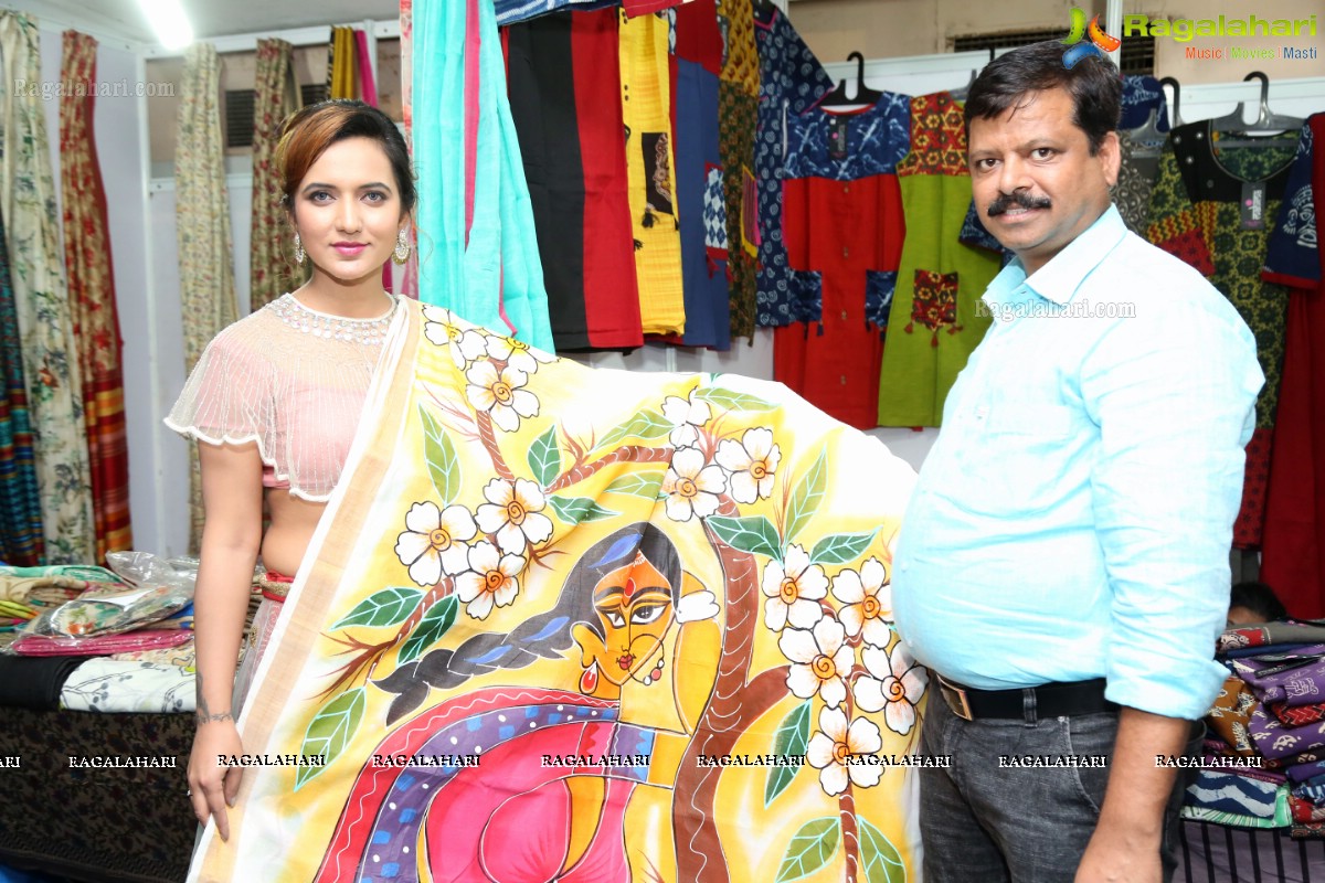 Indian Silk Expo inaugurated by actress Aafia Bhardwaj at Sri Satyasai Nigamagamam