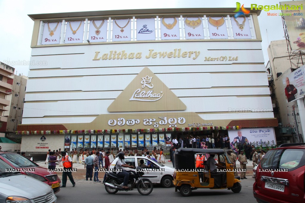 Grand Launch of Lalithaa Jewellers at Somajiguda Circle, Hyderabad