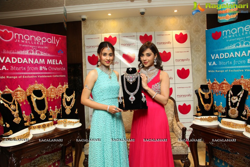 Angela Krislinzki launches Manepally Jewellers Diamond Mela