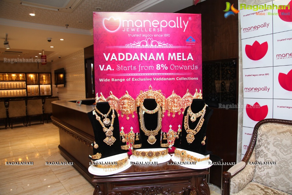 Angela Krislinzki launches Manepally Jewellers Diamond Mela