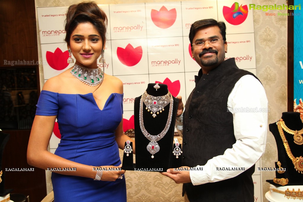 Angela Krislinzki launches Manepally Jewellers Diamond Mela