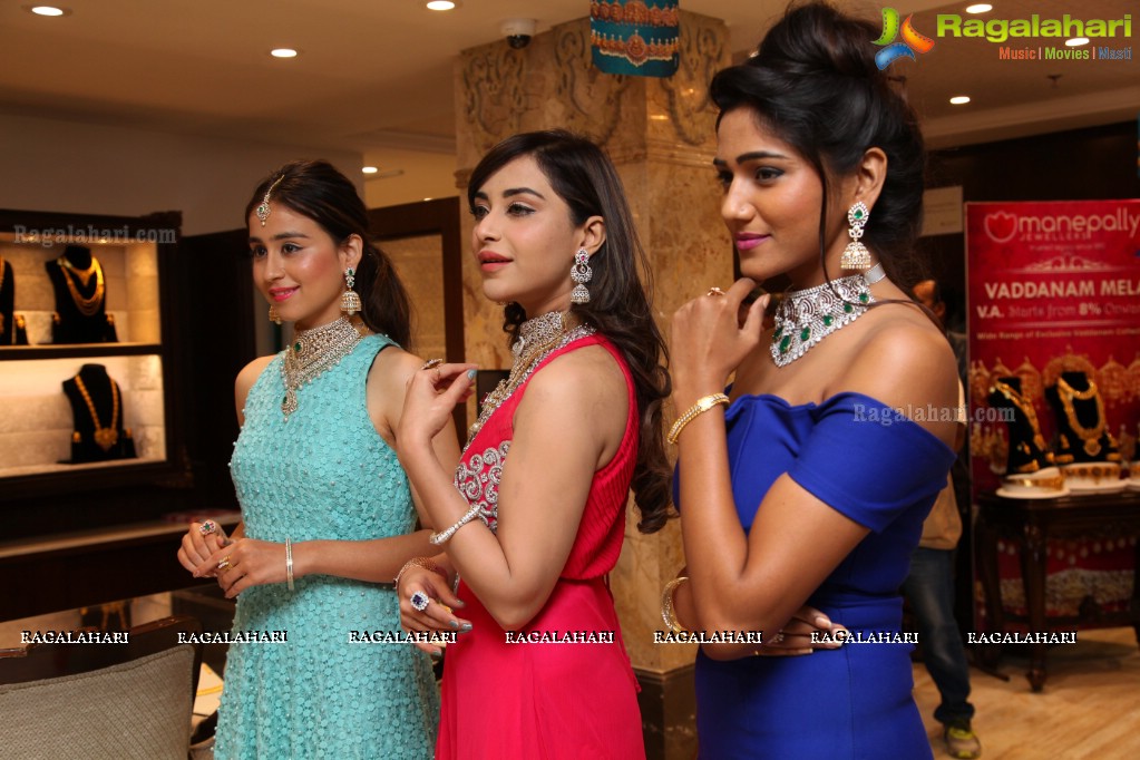 Angela Krislinzki launches Manepally Jewellers Diamond Mela