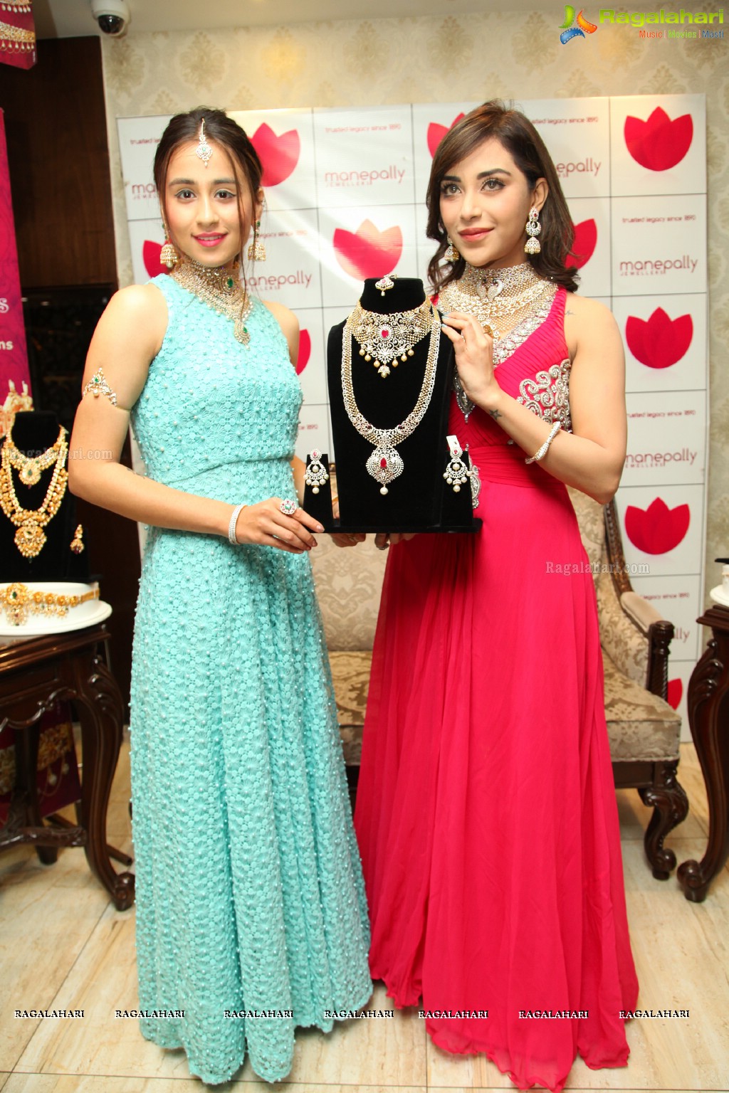 Angela Krislinzki launches Manepally Jewellers Diamond Mela