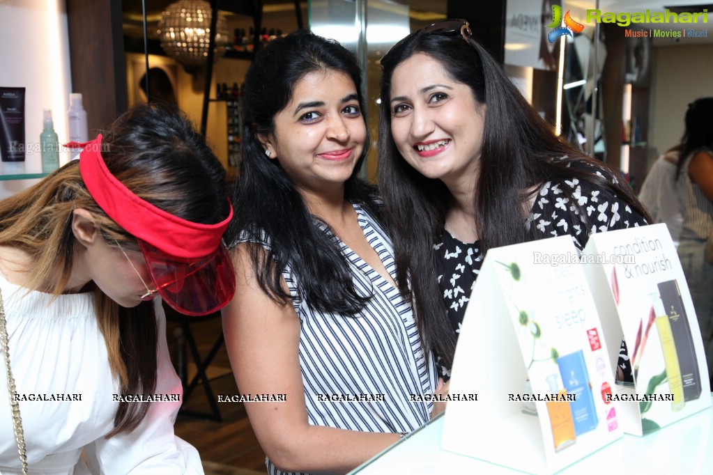 Salon Party by Manisha Kapoor at The Glaze and Gloss, Banjara Hills, Hyderabad