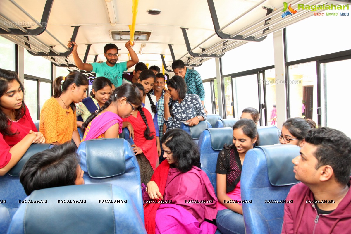 “Performance Art” in a Moving Bus to Respect Women at JNFAU