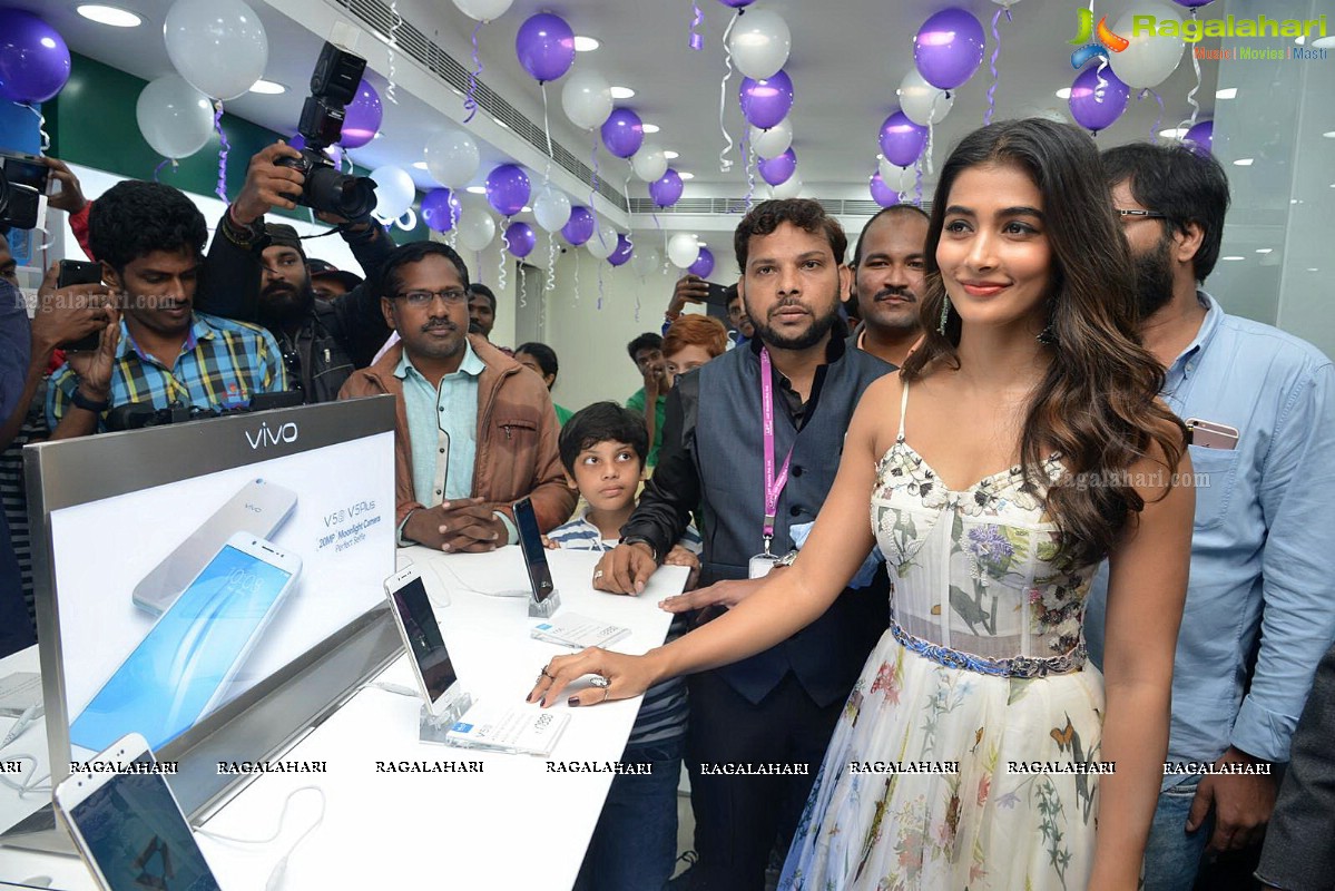 Pooja Hegde launches Lot Mobile Store in Vijayawada