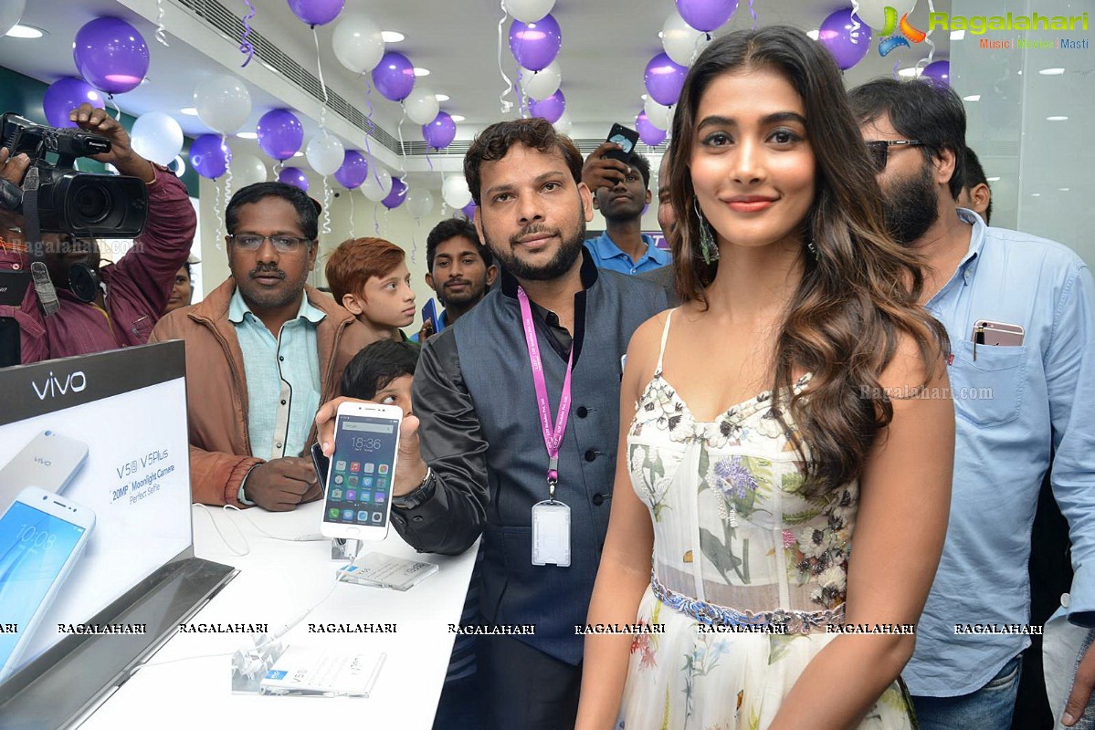 Pooja Hegde launches Lot Mobile Store in Vijayawada