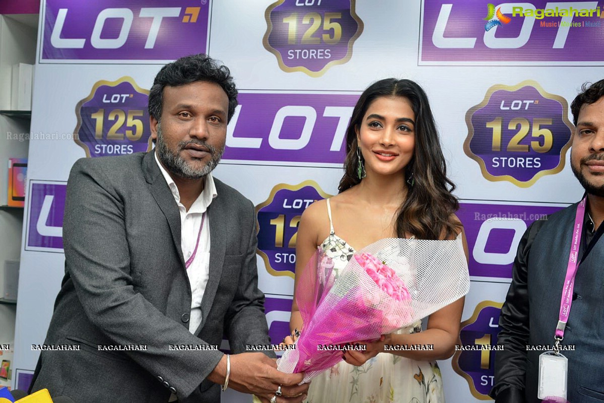 Pooja Hegde launches Lot Mobile Store in Vijayawada