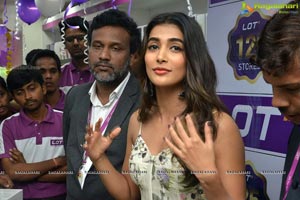 Pooja Hegde launches Lot Mobile Store in Vijayawada