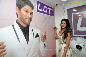 Pooja Hegde launches Lot Mobile Store in Vijayawada