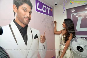 Pooja Hegde launches Lot Mobile Store in Vijayawada