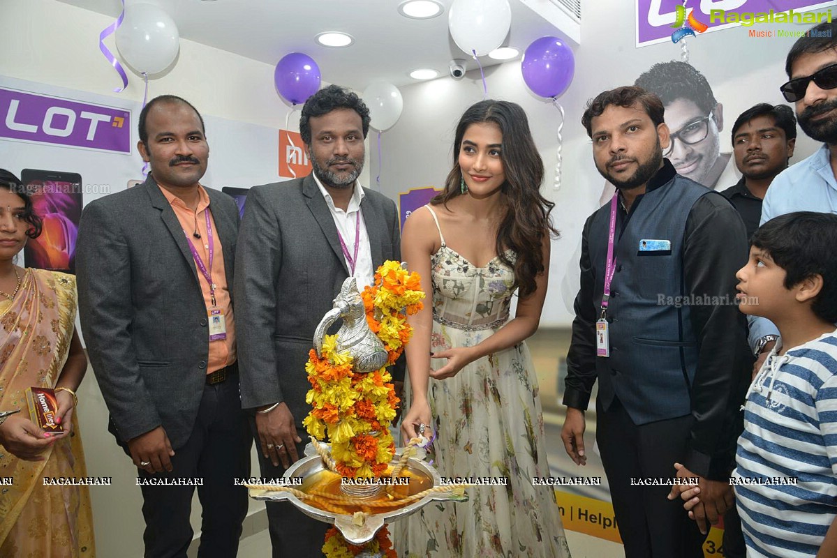 Pooja Hegde launches Lot Mobile Store in Vijayawada