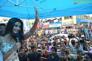 Pooja Hegde launches Lot Mobile Store in Vijayawada