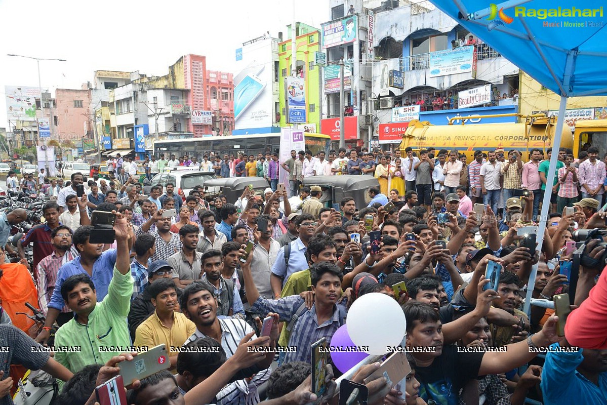 Pooja Hegde launches Lot Mobile Store in Vijayawada