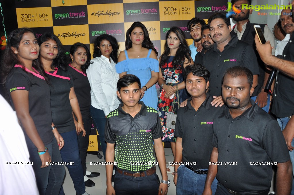 Poonam Bajwa inaugurates Green Trends Salon, Vijayawada