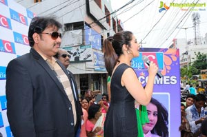 Raashi Khanna Big C Mobile Store