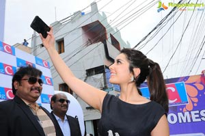 Raashi Khanna Big C Mobile Store