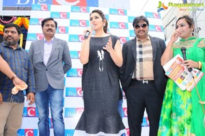 Raashi Khanna Big C Mobile Store