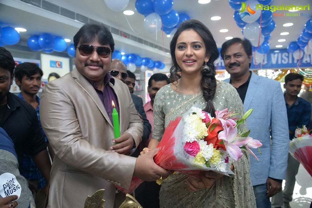 Rakul Preet Singh launches Big C at Kurnool