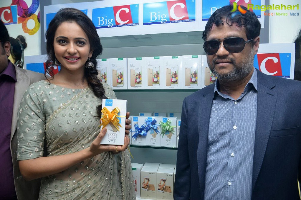 Rakul Preet Singh launches Big C at Kurnool