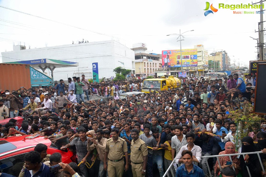 Rakul Preet Singh launches Big C at Kurnool