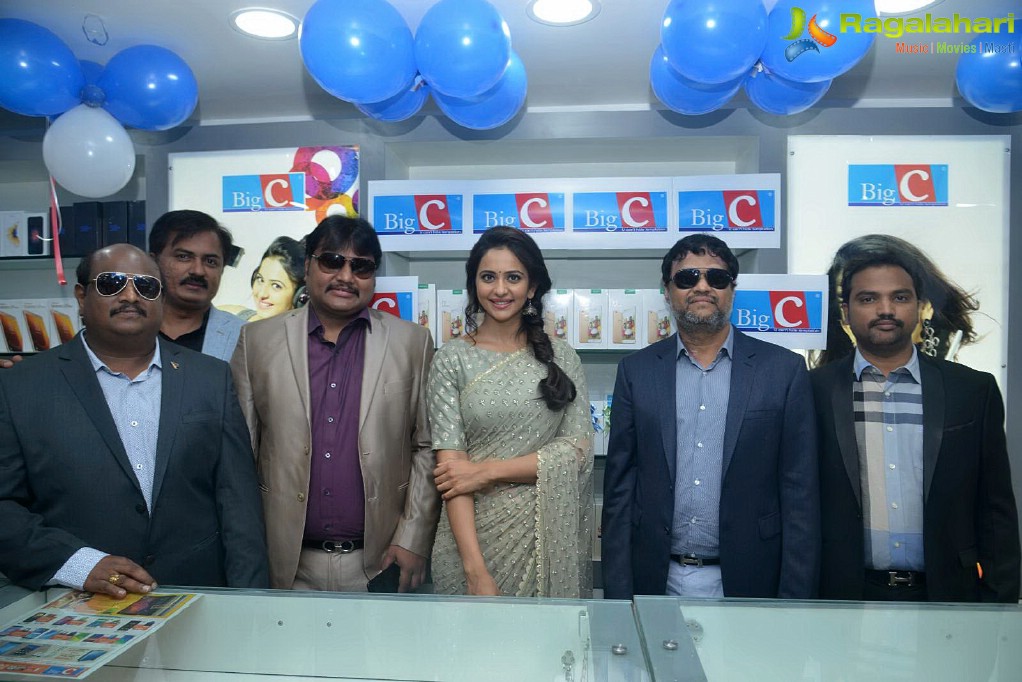 Rakul Preet Singh launches Big C at Kurnool