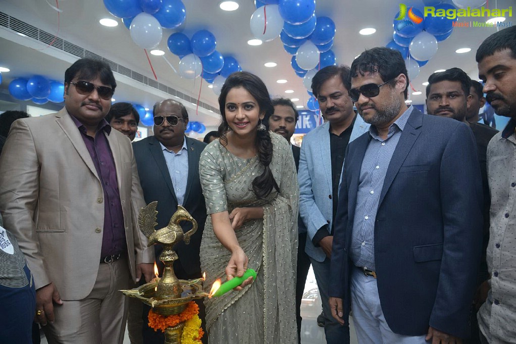 Rakul Preet Singh launches Big C at Kurnool