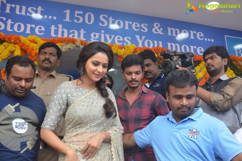 Rakul Preet Singh launches Big C at Kurnool