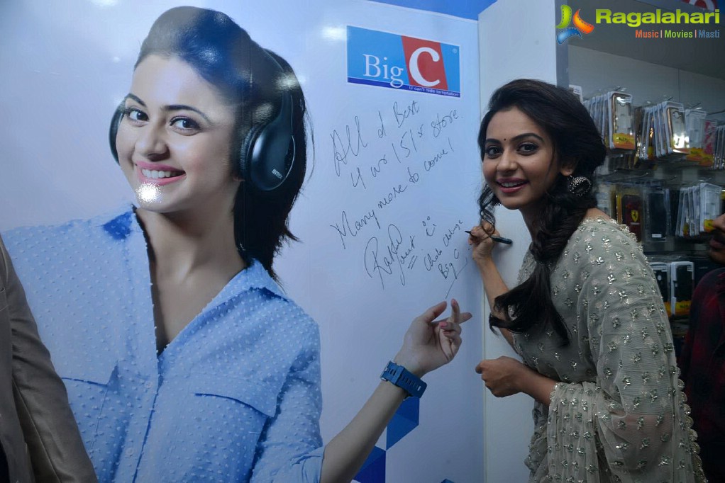 Rakul Preet Singh launches Big C at Kurnool