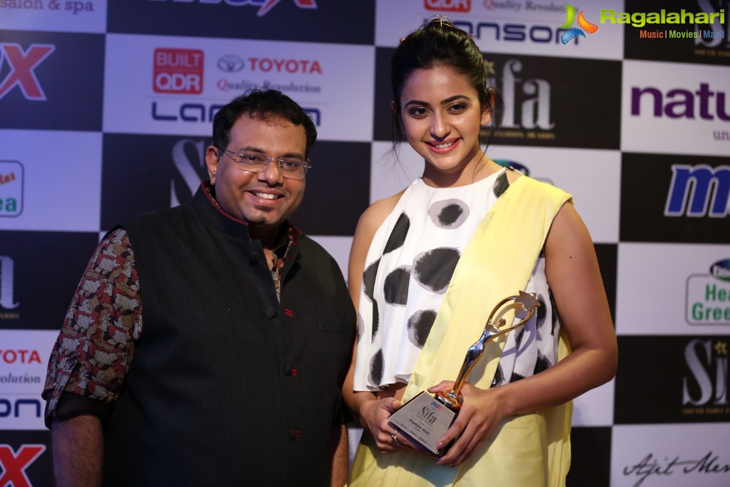 Rakul Preet Singh Awarded as Best Fashion Icon at SIFA