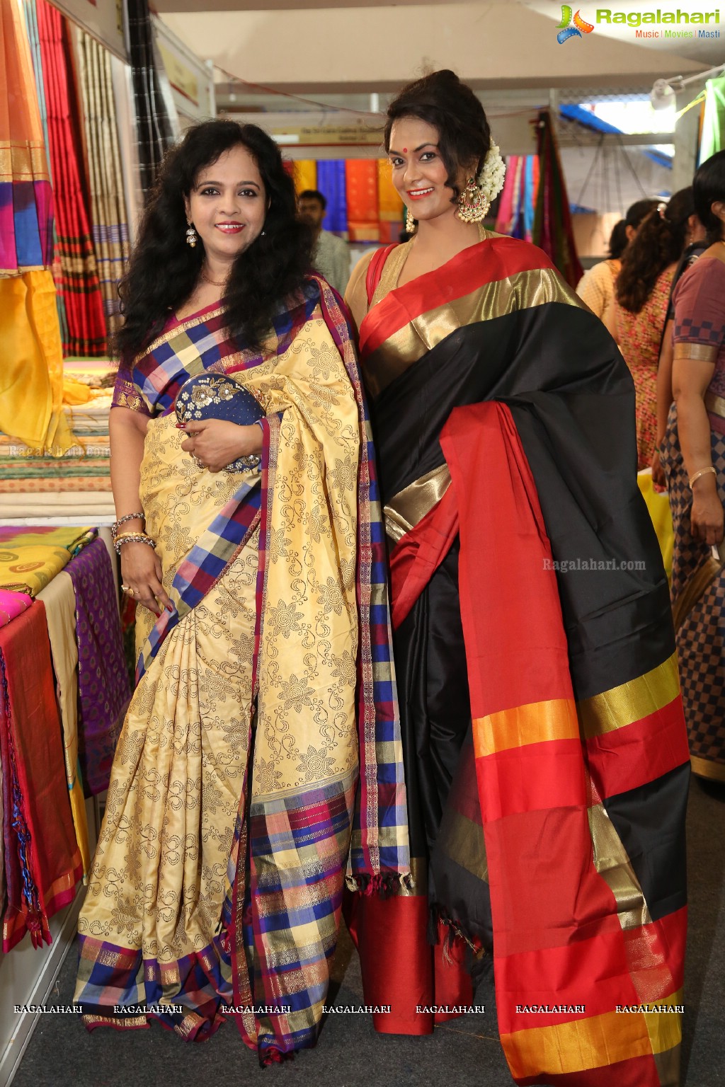 Sakshi Kakkar inaugurates Silk India Expo - 2017 at Sri Satya Sai Nigamagamam