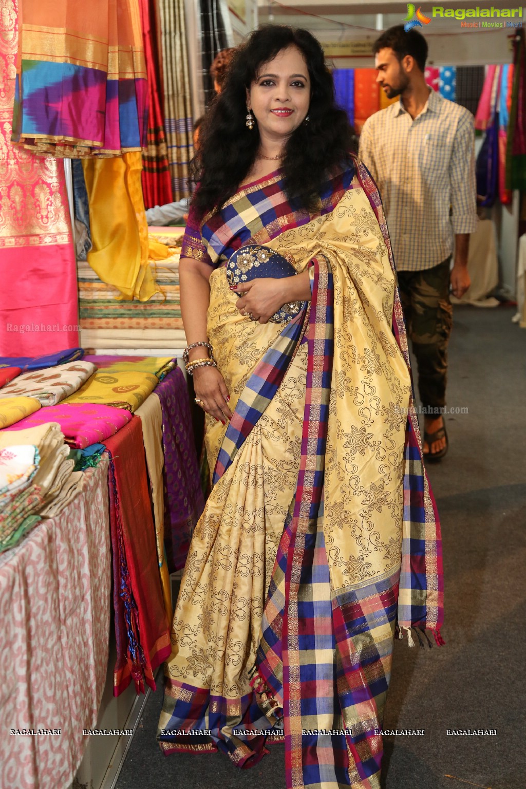 Sakshi Kakkar inaugurates Silk India Expo - 2017 at Sri Satya Sai Nigamagamam